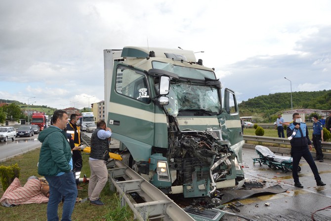 samsunda-zincirleme-trafik-kazasi-5-yarali-(4).jpg