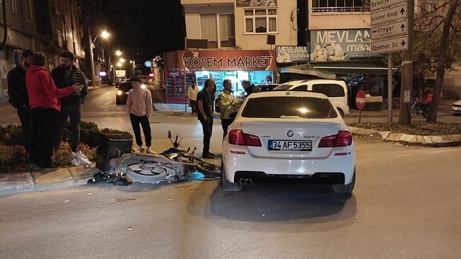 samsunun-bafra-ilcesinde-otomobil-ile-motosikletin-carpistigi-kazada-motosiklet-surucusu-yaralandi-1.jpg