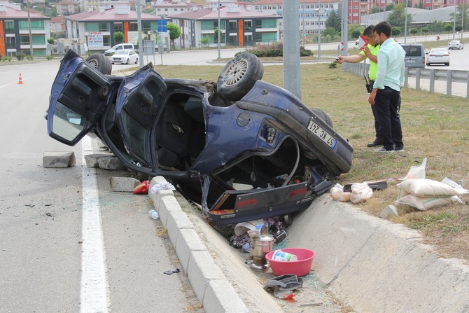 samsunun-havza-ilcesinde-devrilen-otomobildeki-6-kisi-yaralandi-(1).jpg