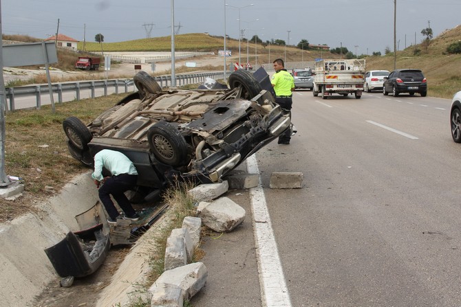 samsunun-havza-ilcesinde-devrilen-otomobildeki-6-kisi-yaralandi-(2).jpg