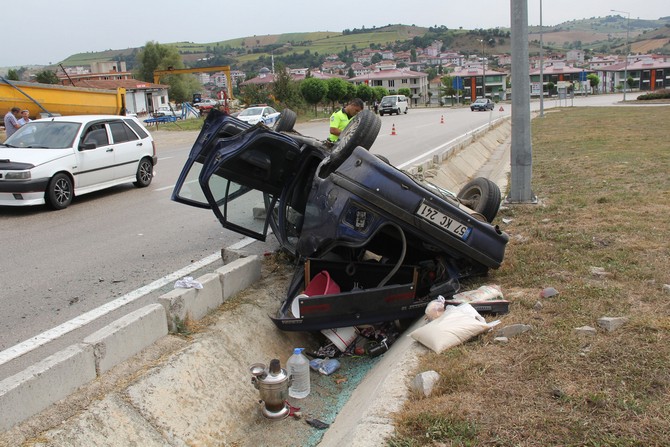 samsunun-havza-ilcesinde-devrilen-otomobildeki-6-kisi-yaralandi-(3).jpg