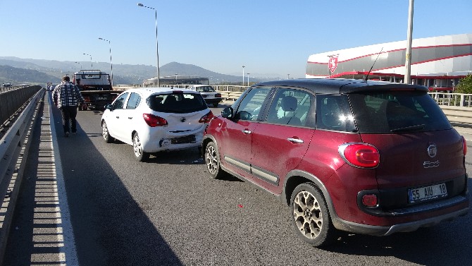samsunun-tekkekoy-ilcesinde-meydana-gelen-trafik-kazasinda-rize-plakali-duran-otomobile-carpan-otomobilin-surucusu-yaralandi-4.jpg