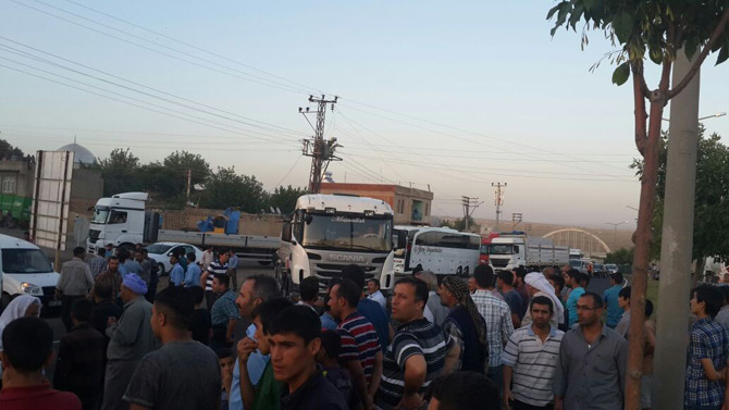 sanliurfada-askeri-arac-devrildi-1-sehit,-18-yarali2.jpg sanliurfada-askeri-arac-devrildi-1-sehit,-18-yarali2.jpg