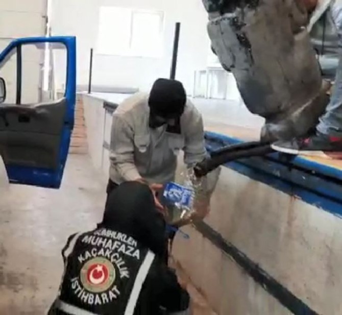 sarp-sinir-kapisinda-bir-aracin-yakit-deposunda-104-kilogram-bal-ele-gecirildi-1.jpg