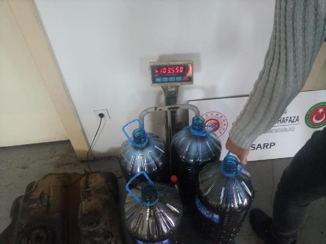 sarp-sinir-kapisinda-bir-aracin-yakit-deposunda-104-kilogram-bal-ele-gecirildi-3.jpg