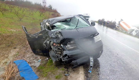 sau’lu-dekan-ve-ogrencileri-tasiyan-minibus-kaza-yapti-2.jpg sau’lu-dekan-ve-ogrencileri-tasiyan-minibus-kaza-yapti-2.jpg