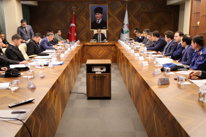 secim-guvenligi-toplantisi-vali-ceber-baskanliginda-yapildi-(2).jpg