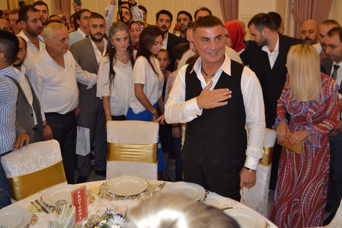 sedat-peker,-rize’de-isitme-engelli-cift-aykurt-mavi-ile-kubra-gursunun-dugun-torenine-katildi-(4).jpg