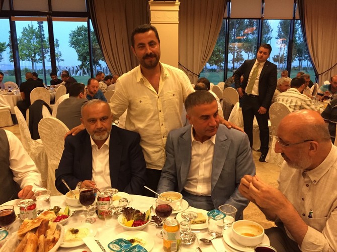 sedat-peker,-yeni-akit’in-iftarina-katildi-(1).jpg