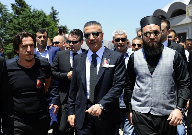 sedat-peker-sumer-tilmacin-cenaze-toreninde3.jpg