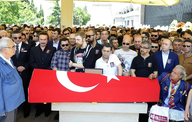 sedat-peker-sumer-tilmacin-cenaze-toreninde8.jpg