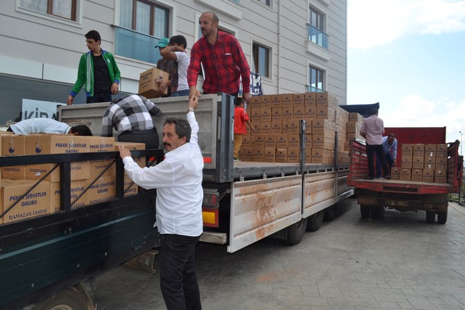 sedat-pekerden-rizede-4250-aileye-yardim-paketi-(4)-001.jpg