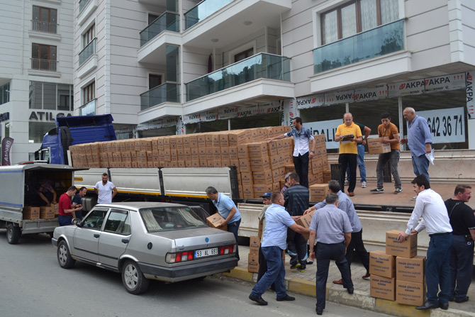 sedat-pekerden-rizede-4250-aileye-yardim-paketi1.jpg