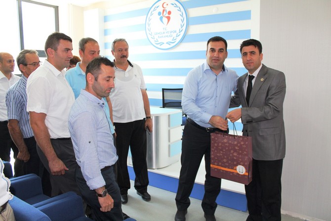 sefik-aygolden-rize-genclik-hizmetleri-ve-spor-il-mudurlugune-veda-ziyareti-(4).jpg