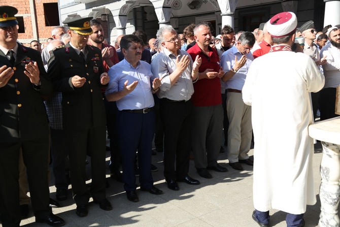 sehit-aileleri-dernek-baskani-kemal-aksu’nun-babasi-riza-aksu’nun-cenazesi--(10).jpg