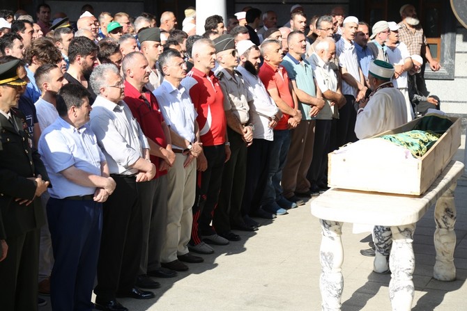 sehit-aileleri-dernek-baskani-kemal-aksu’nun-babasi-riza-aksu’nun-cenazesi--(3)-001.jpg