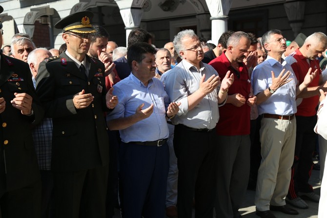 sehit-aileleri-dernek-baskani-kemal-aksu’nun-babasi-riza-aksu’nun-cenazesi--(7).jpg