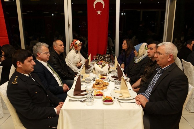 sehit-aileleri-ve-gaziler-onuruna-rizede-yemek-duzenlendi-(3).jpg