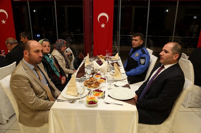 sehit-aileleri-ve-gaziler-onuruna-rizede-yemek-duzenlendi-(4).jpg