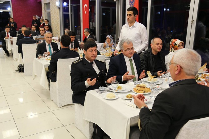 sehit-aileleri-ve-gaziler-onuruna-rizede-yemek-duzenlendi-(8).jpg