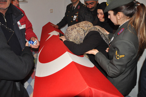 sehit-bascavus-halit-avcinin-cenazesi-trabzonda-12.jpg