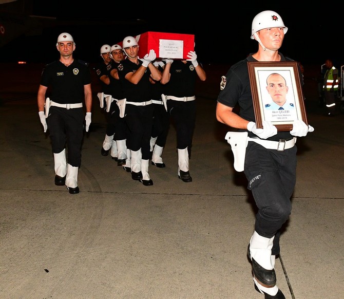 sehit-polis-akin-celebi’nin-naasi-trabzon’a-getirildi-(4).jpg