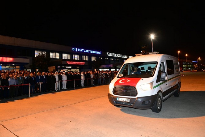 sehit-polis-akin-celebi’nin-naasi-trabzon’a-getirildi-(6).jpg