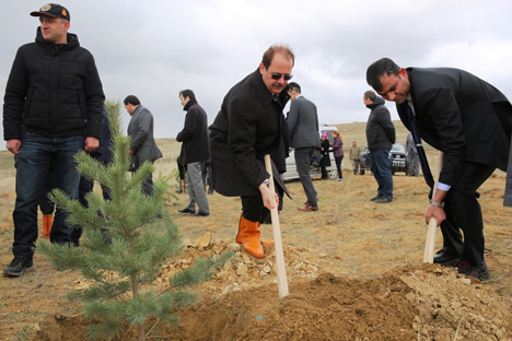 sehit-savci-kiraz-anisina-bayburt-universitesinde-hatira-ormani-olusturuldu--6.jpg sehit-savci-kiraz-anisina-bayburt-universitesinde-hatira-ormani-olusturuldu--6.jpg