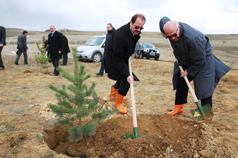 sehit-savci-kiraz-anisina-bayburt-universitesinde-hatira-ormani-olusturuldu--7.jpg sehit-savci-kiraz-anisina-bayburt-universitesinde-hatira-ormani-olusturuldu--7.jpg