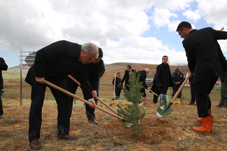 sehit-savci-kiraz-anisina-bayburt-universitesinde-hatira-ormani-olusturuldu--8.jpg sehit-savci-kiraz-anisina-bayburt-universitesinde-hatira-ormani-olusturuldu--8.jpg