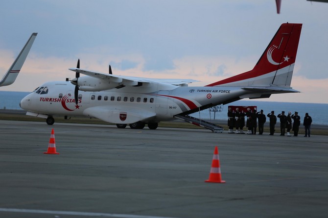 sehit-ugur-korkmaz’in-cenazesi-trabzon’a-getirildi-(3).jpg
