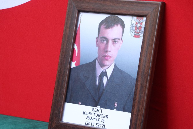 sehit-uzman-cavus-tuncerin-naasi-memleketine-getirildi-(4).jpg
