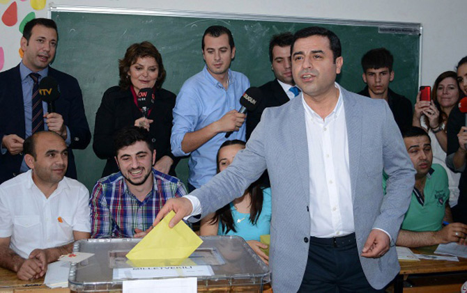 selahattin-demirtas,-oyunu-kullandi.jpg selahattin-demirtas,-oyunu-kullandi.jpg