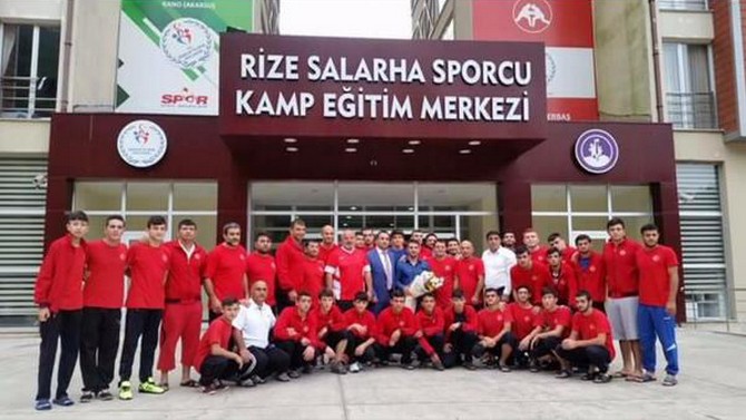 selcuk-cebi,-isitme-engelliler-gures-takimi’nin-rize’deki-kampini-ziyaret-etti-(1).jpg