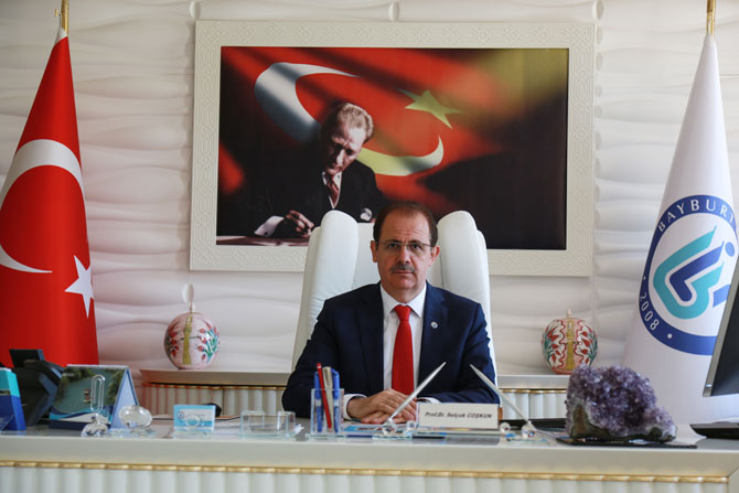 selcuk-coskun-bayburt-universitesi-rektoru-002.jpg