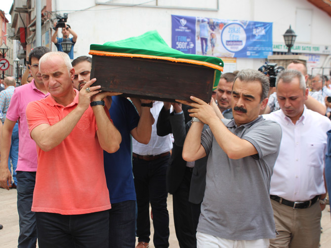 selim-sahin-5-yasindaki-cocuk-topraga-verildi2.jpg