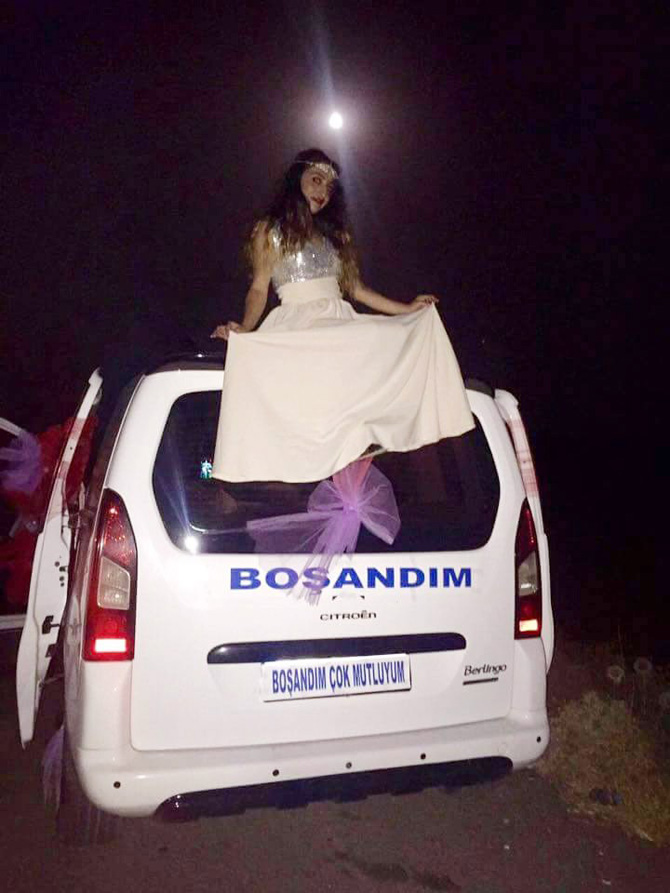 selvi-atas-bosanmayi-aracini-susleyerek-kutladi-2.jpg