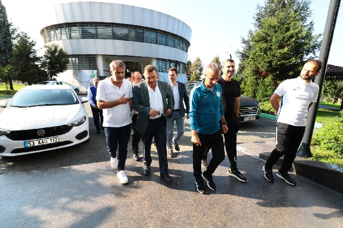 senol-gunesten-caykur-rizespor-kulubune-ziyaret-(3).jpg