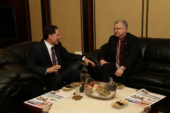 seref-malkoc,-rize-belediye-baskani-prof.-dr.-resat-kasap’i-makaminda-ziyaret-etti-(1).jpg
