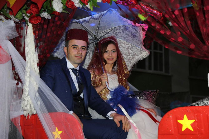 serpil-ugural-ve-erdal-genc-dugunu-artvinde-gelin-faytonu.jpg