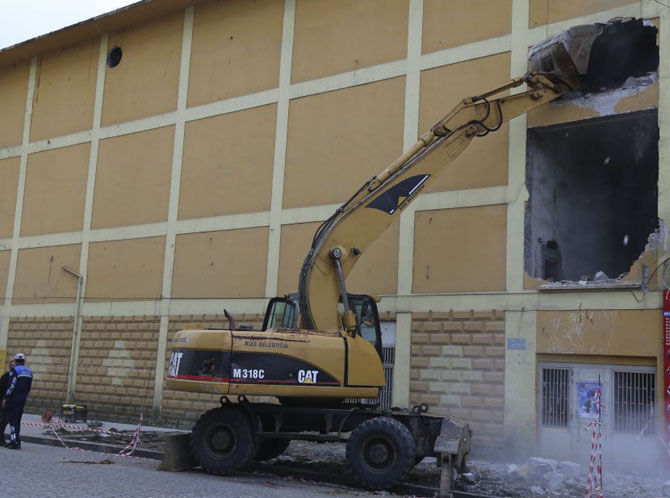 ses-dugun-salonu-binasi-yikiliyor-1.jpg