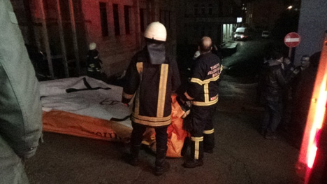 seviyorum-diyerek-kendini-bosluga-birakti4.jpg seviyorum-diyerek-kendini-bosluga-birakti4.jpg