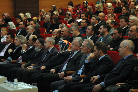 sevki-yilmaz-rizede-konferans-verdi-1.20150227120203.jpg