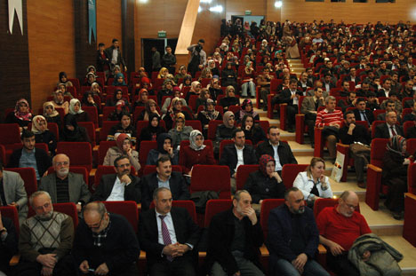 sevki-yilmaz-rizede-konferans-verdi-2.20150227120120.jpg