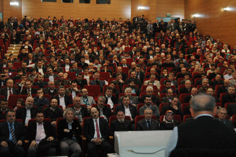 sevki-yilmaz-rizede-konferans-verdi-3.20150227120150.jpg