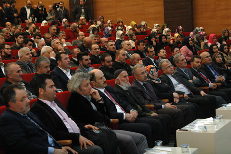 sevki-yilmaz-rizede-konferans-verdi-6.20150227120057.jpg