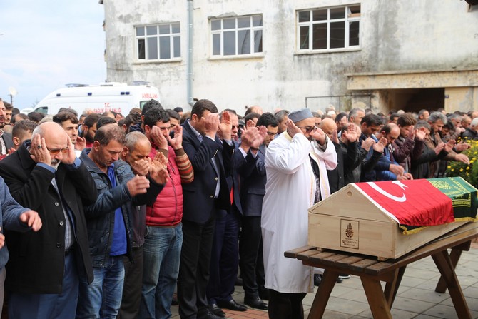 sile-aciklarinda-demir-yuklu-kuru-yuk-gemisinin-batmasi-sonucu-hayatini-kaybeden-mahir-erdogan-sanayirin-(20)-cenazesi,-memleketi-rizede-defnedildi-001.jpg