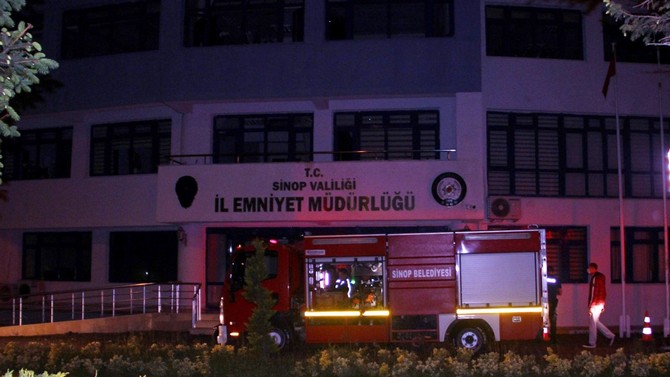 sinop-emniyet-mudurlugu-binasinda-yangin-cikti-(3).jpg