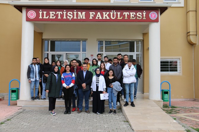 sivas-cumhuriyet-universitesi-iletisim-fakultesinde-uygulamali-gazetecilik-dersinin-bu-hafta-ki-konugu-ihlas-haber-ajansi-sivas-bolge-muduru-gokturk-firat-oldu-1.jpg