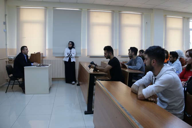 sivas-cumhuriyet-universitesi-iletisim-fakultesinde-uygulamali-gazetecilik-dersinin-bu-hafta-ki-konugu-ihlas-haber-ajansi-sivas-bolge-muduru-gokturk-firat-oldu-4.jpg